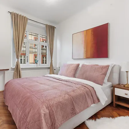 Grand Elegant Family - Ac, Netflix & Old Town Lägenhet *