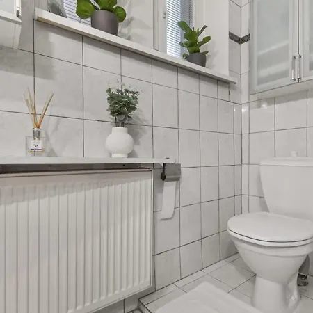 Grand Elegant Family - Ac, Netflix & Old Town Lägenhet