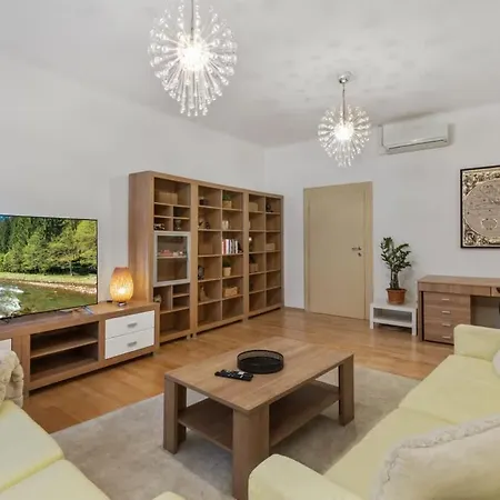 Grand Elegant Family - Ac, Netflix & Old Town *