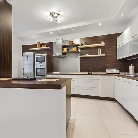 Grand Elegant - Center 公寓 *