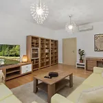 Grand Elegant - Center *