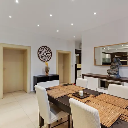Grand Elegant Apartment