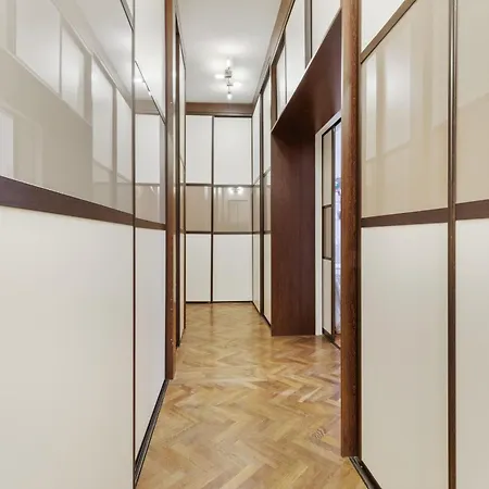 Grand Elegant Apartment *